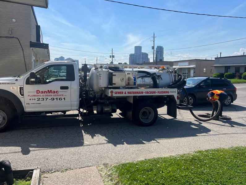 vacuuming-truck